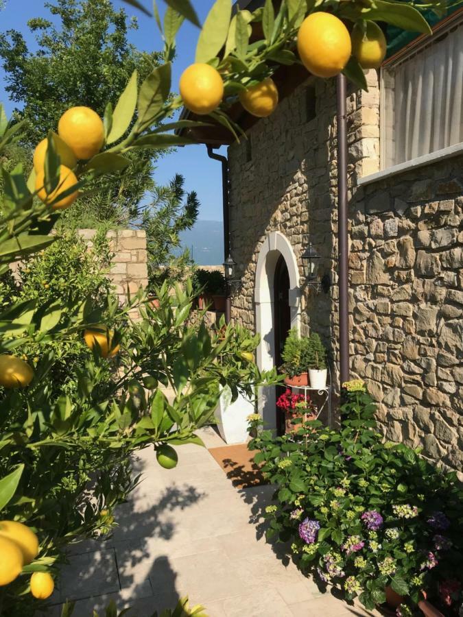 La Cascata Negli Ulivi Acomodação com café da manhã Toscolano Maderno Exterior foto